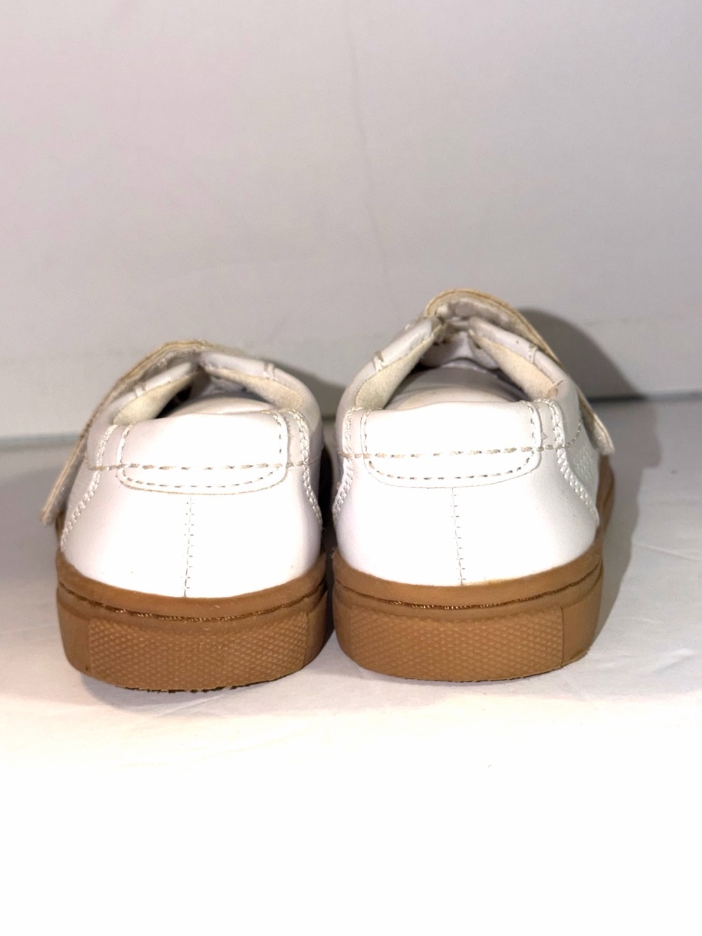 Nordstrom Kids White Man Made Leather Sneaker with Gum Sole - Classic Casual - Picture 4 of 7